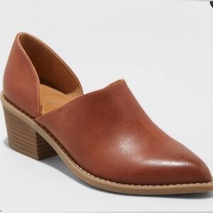 Universal Thread Rylie Pointed Toe Faux Leather Bootie